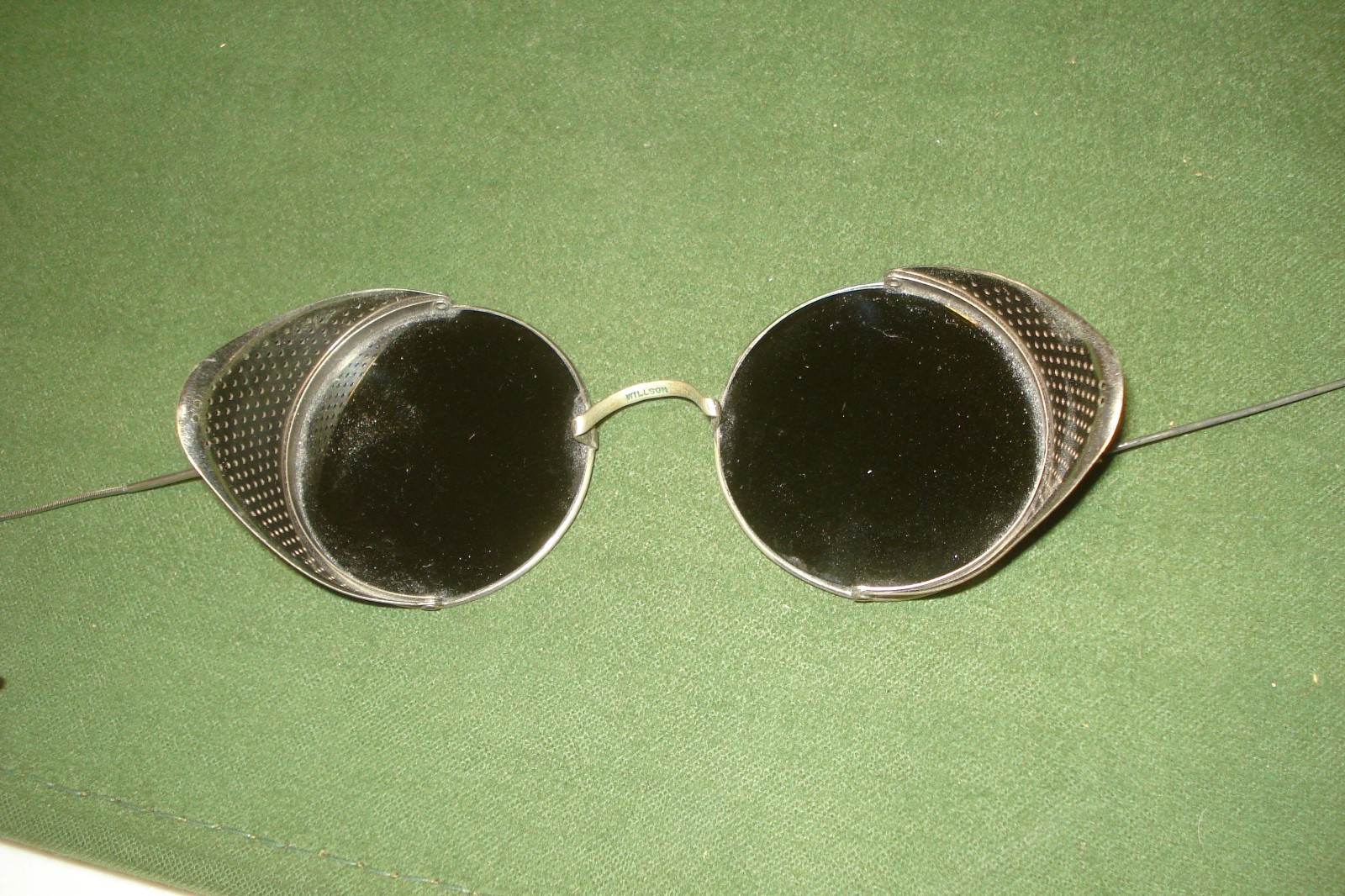 VINTAGE WELDING GLASSES, CIRCA 1930's
