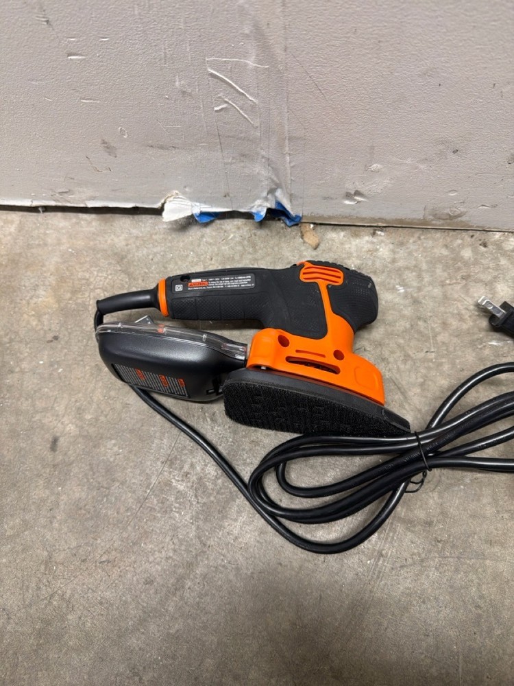 BLACK & DECKER BDEMS600 SANDER (P05023660)