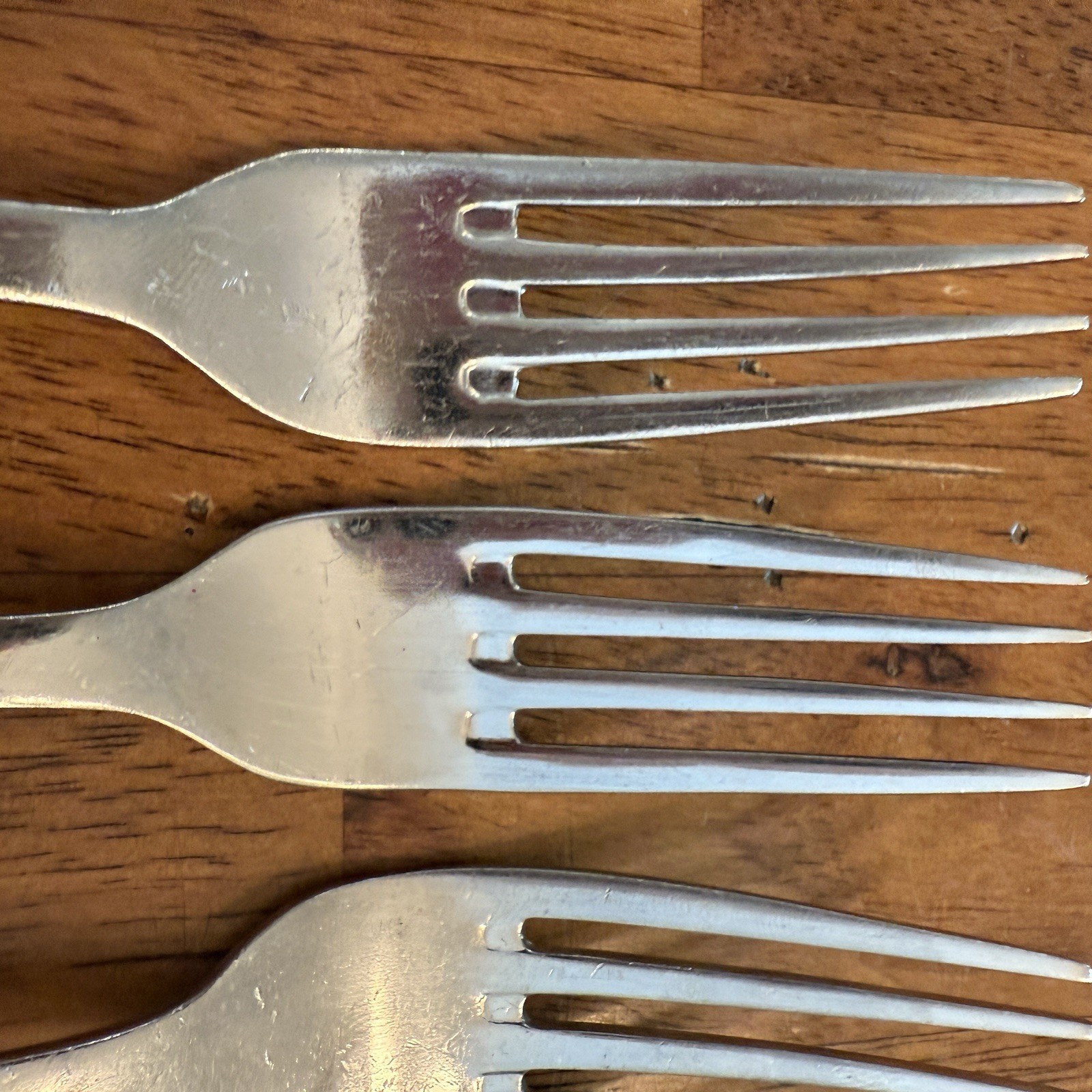 VTG Walco Stainless Steel Flatware Replacement Pieces 4 Salad Forks 1 Spoon