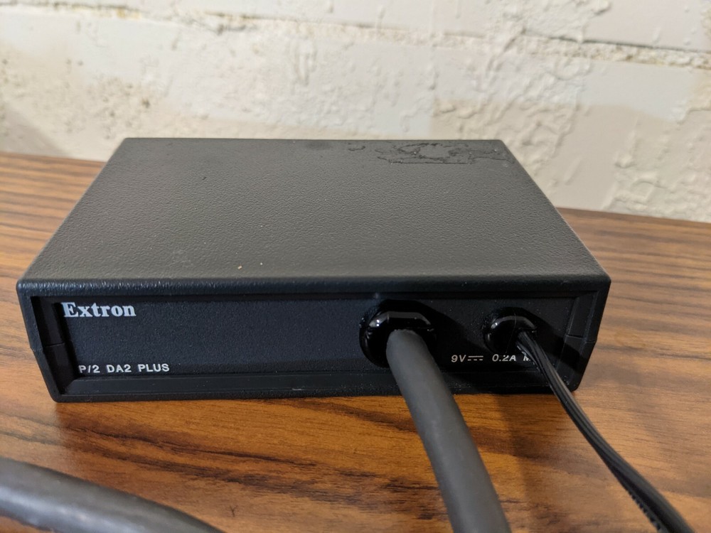 EXTRON P/2 DA2 Plus VGA Signal Amplifier Display Line Driver Extender w/ Cords