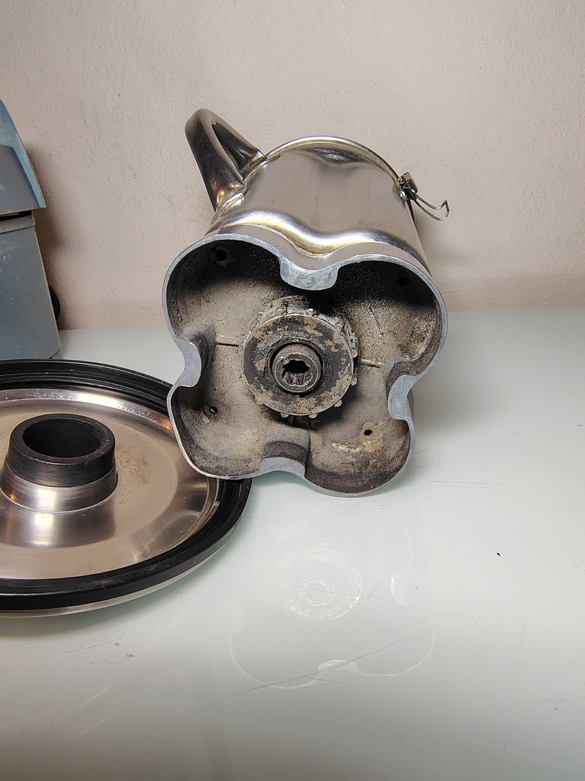 Waring Blender CB6 115 Volts Model 34BL22 Used - Needs Rubber Legs/Pads