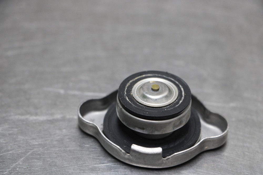 02-13 Interceptor VFR800 Engine Radiator Cap