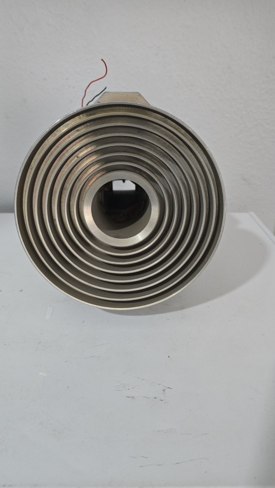 Comtech Feedhorn 8"  Adjustable?