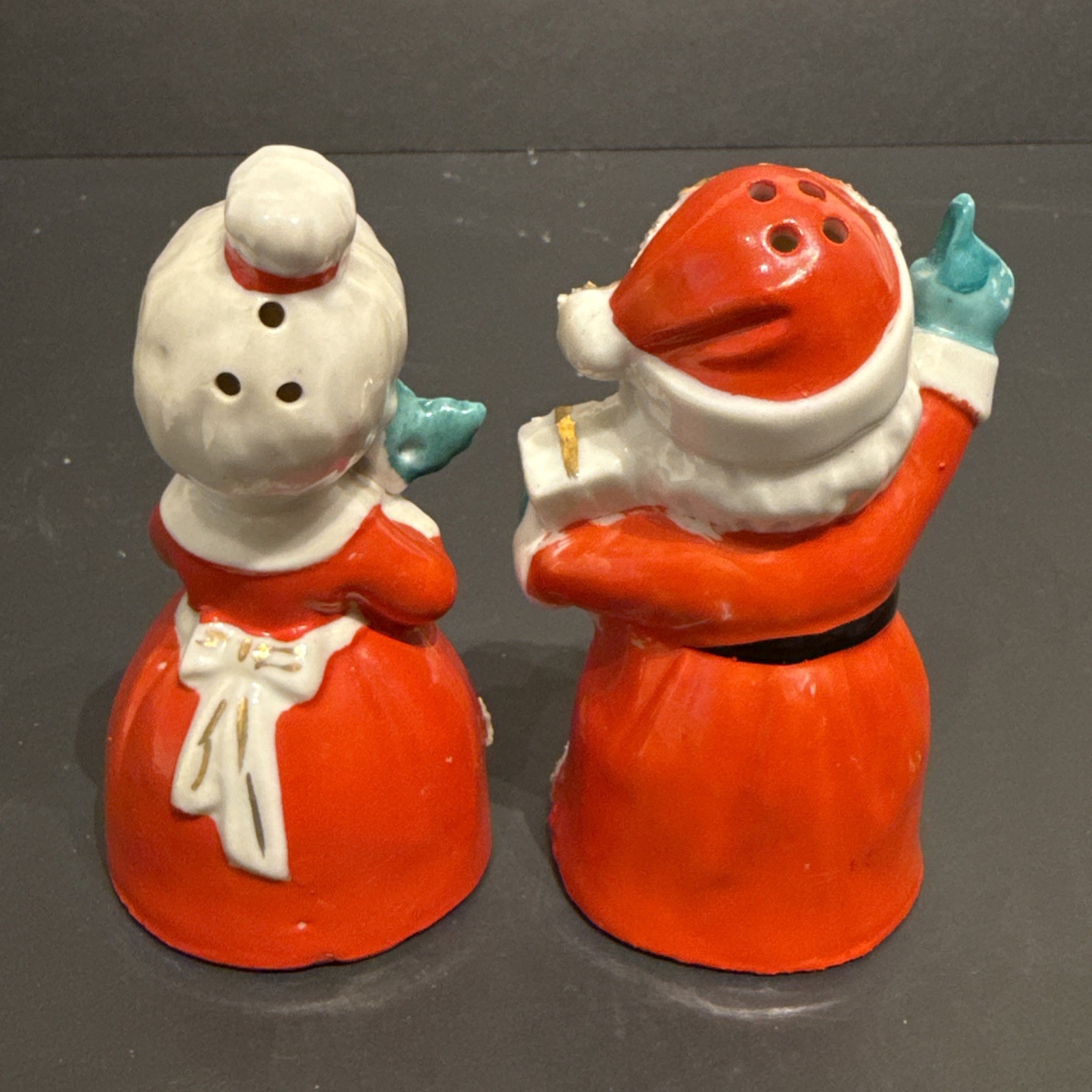 Vintage Lefton Santa & Mrs. Claus Salt & Pepper Shakers Spaghetti Trim Gold 4”