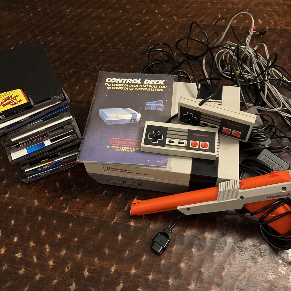 Nintendo NES-001 Console Bundle W/ 10 Games, 2 Controllers & Zapper