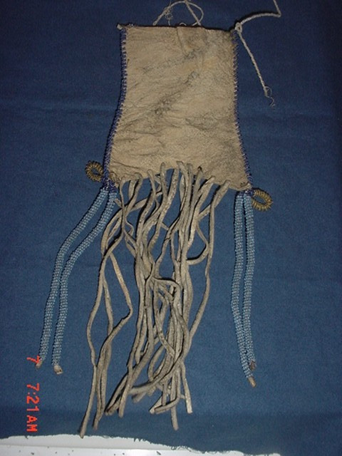 OLD MUSEUM QUALITY 19TH CENTURY YAKIMA INDIAN BEADED BAG