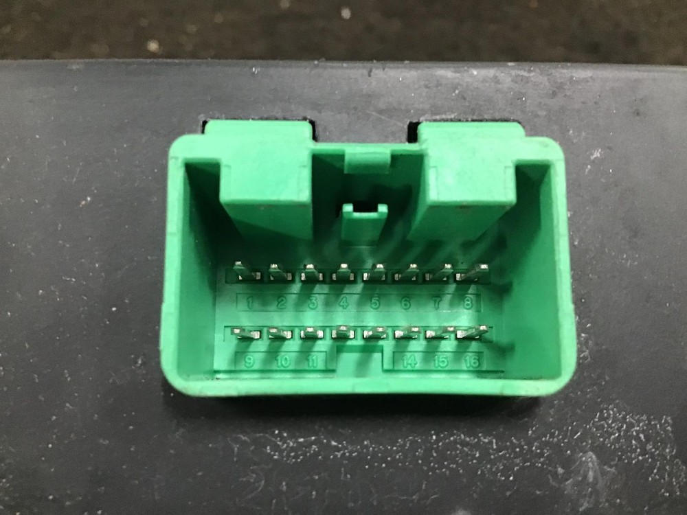 06 DODGE VIPER A/V AMPLIFIER