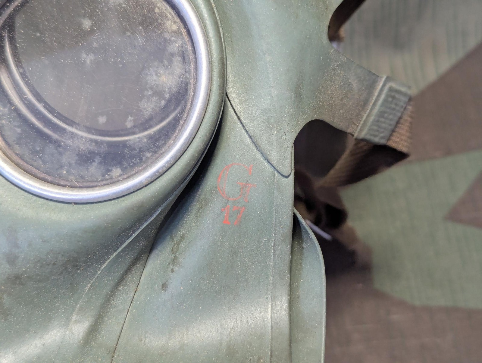 WWII German VM40 Volksgasmaske Luftschutz Men's Gas Mask in Box Volks Gasmask