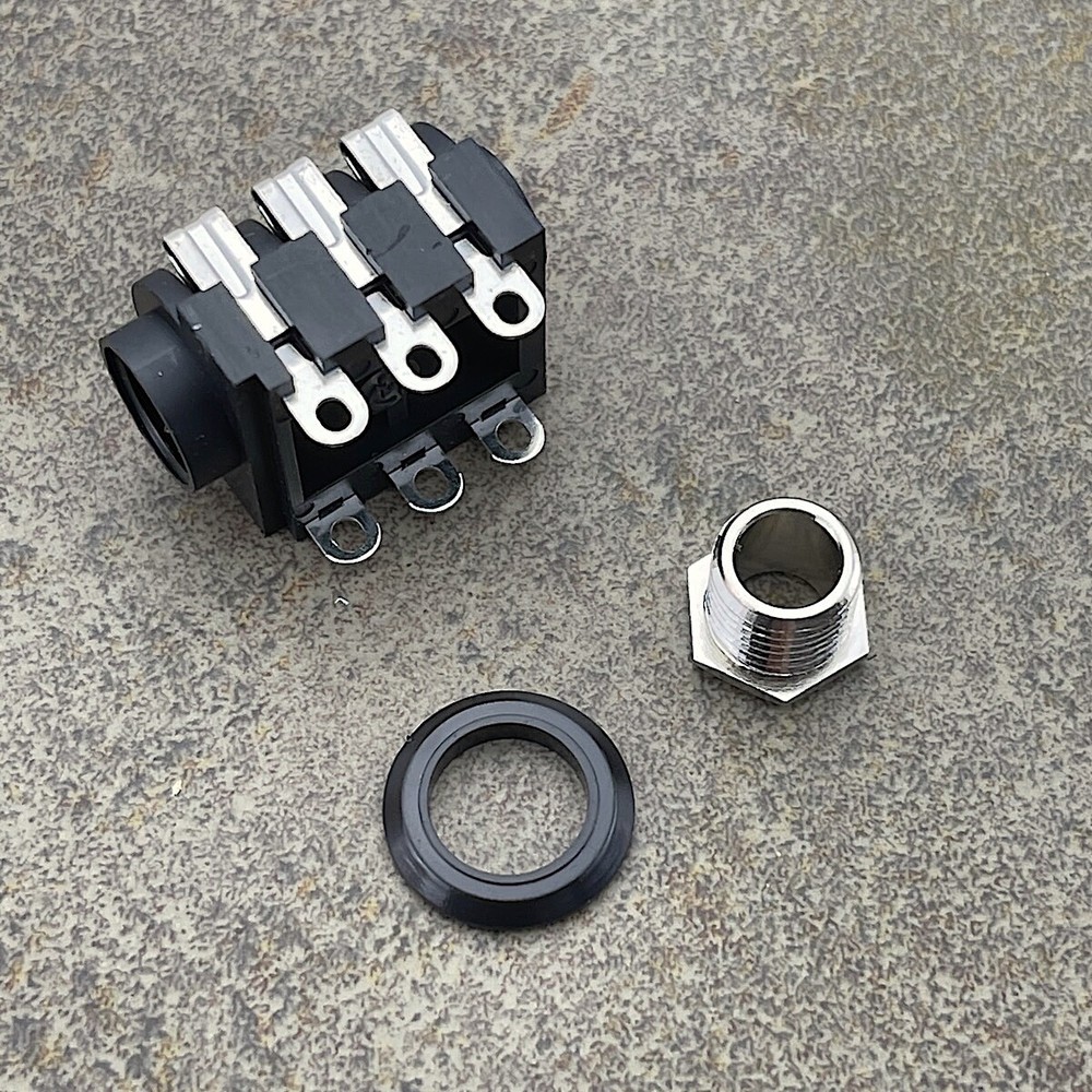 1/4" Jack - Stereo, for effects pedals - PJ-645C