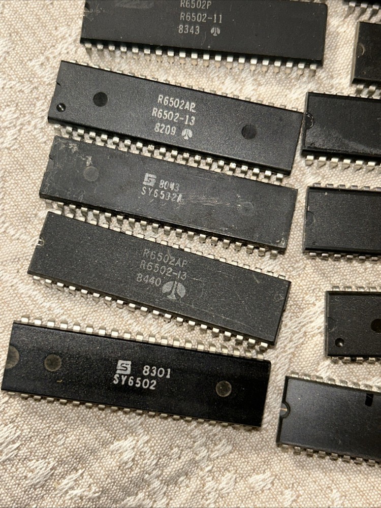12 Assorted Makers 6502 CPU , Untested - See Photos For Specifics