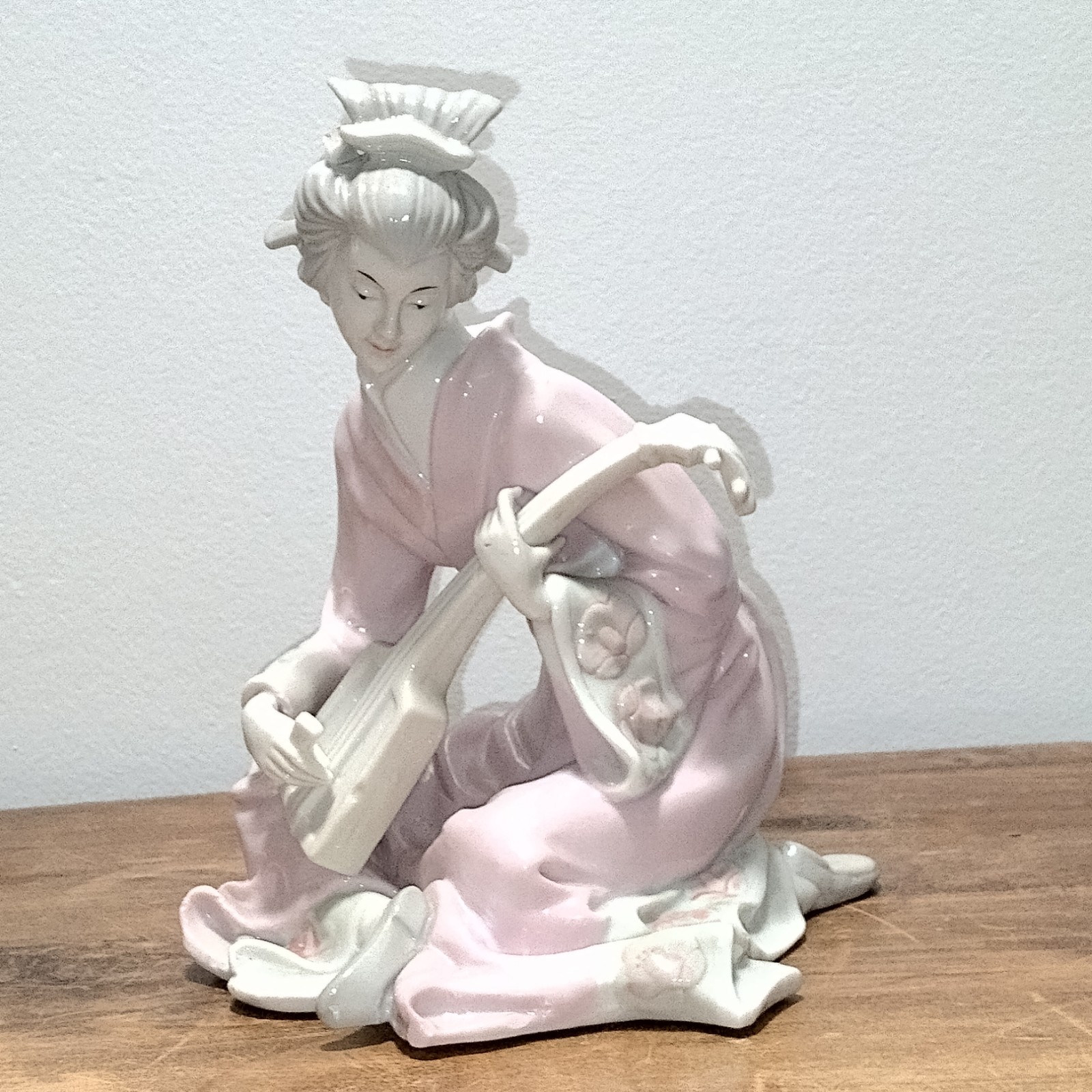 Porcelain Japanese Geisha Lady Playing Shamisen Figurine Vtg 80s Pink Pastels