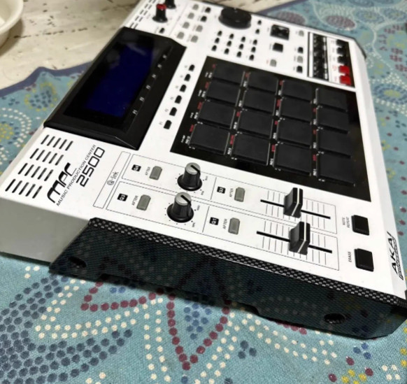 1pcs AKAI mpc2500se sampler