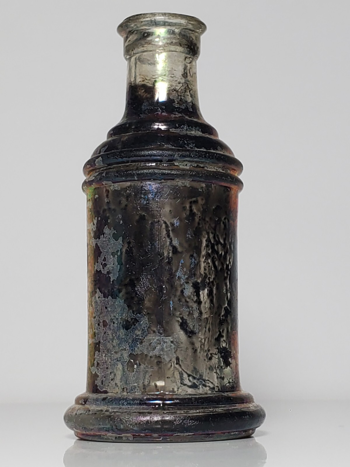 Antique Inkwell from the 1800s «1/18 Co». Heavy thick glass.