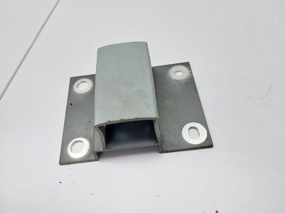 JAGUAR XK X150 FRONT WING SUPPORT BRACKET 2006