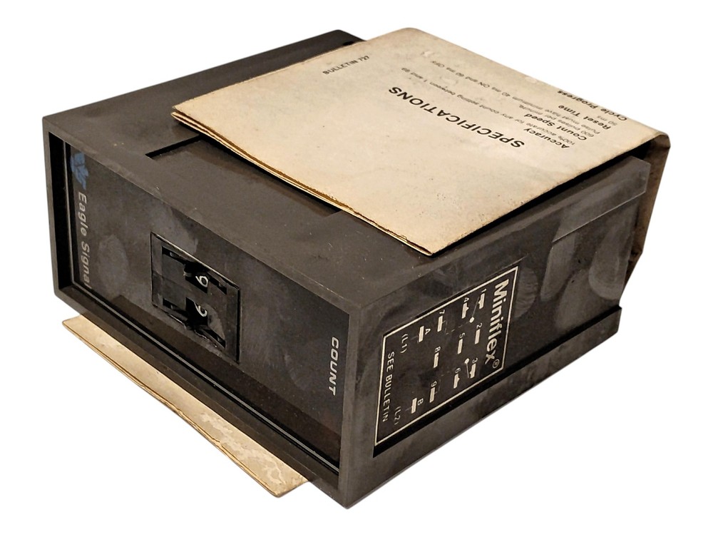 Eagle Signal DZ100A3 120 V AC/DC 10 A 2 Digit  Solid State Counter Module