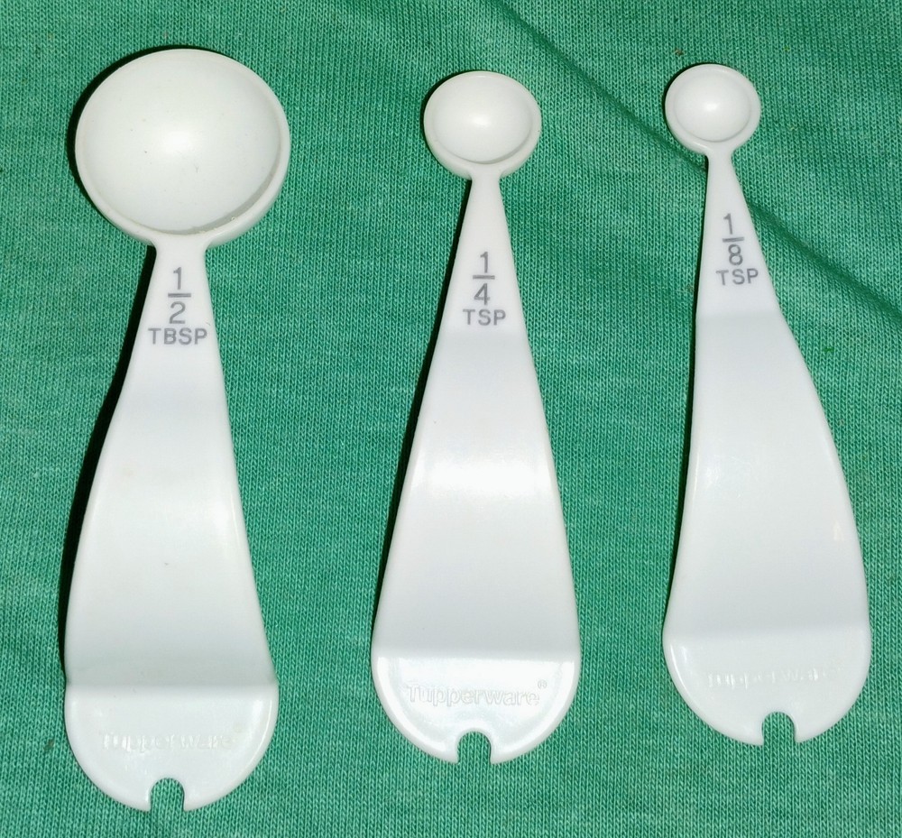 Tupperware Measuring spoons - various sizes - white
