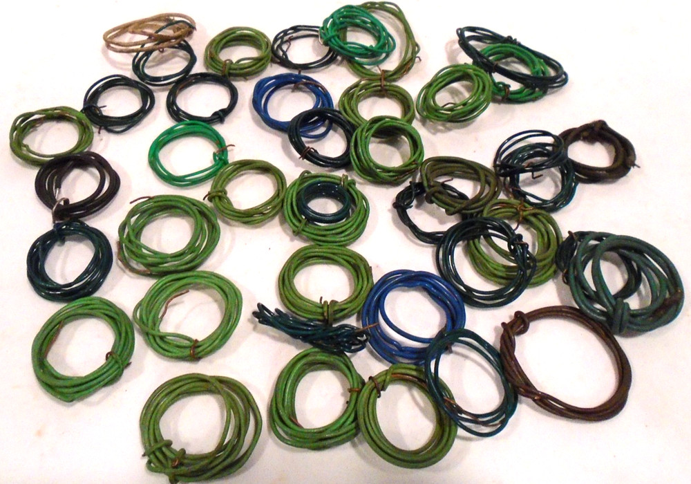 40 PLUS CONNECTING WIRES - MOSTLY LIONEL