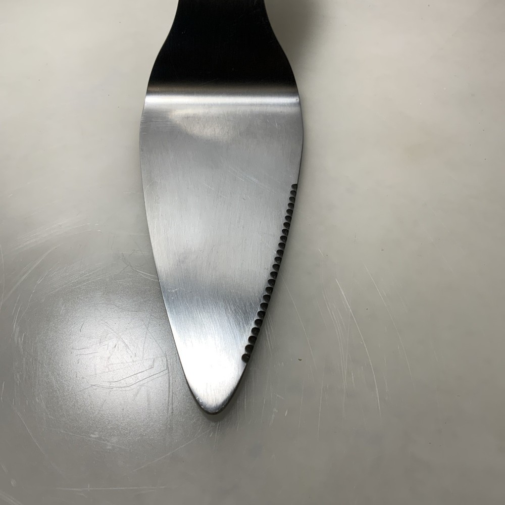 Pampered Chef High Heel Cake Server .
