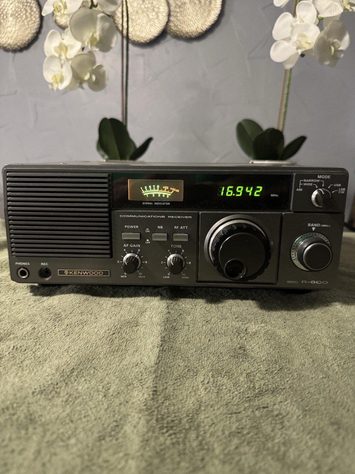 Kenwood R-600 Communications Receiver Ham Radio Short Wave CW R600
