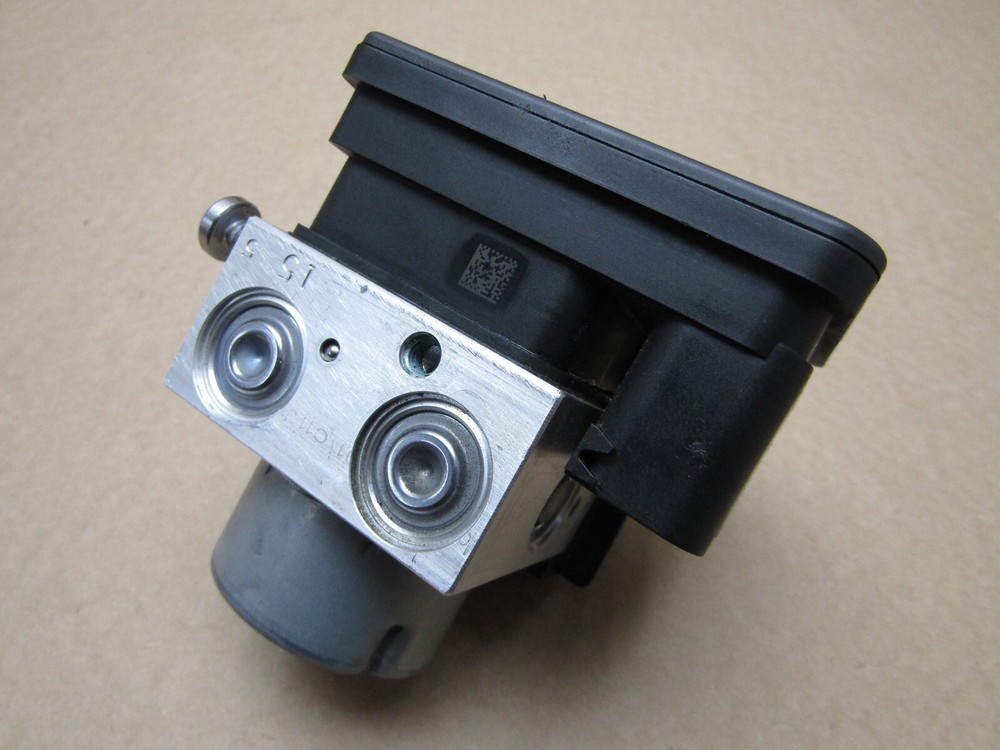 Triumph Speed Triple RS 1050 2019 ABS pump control module (12887)
