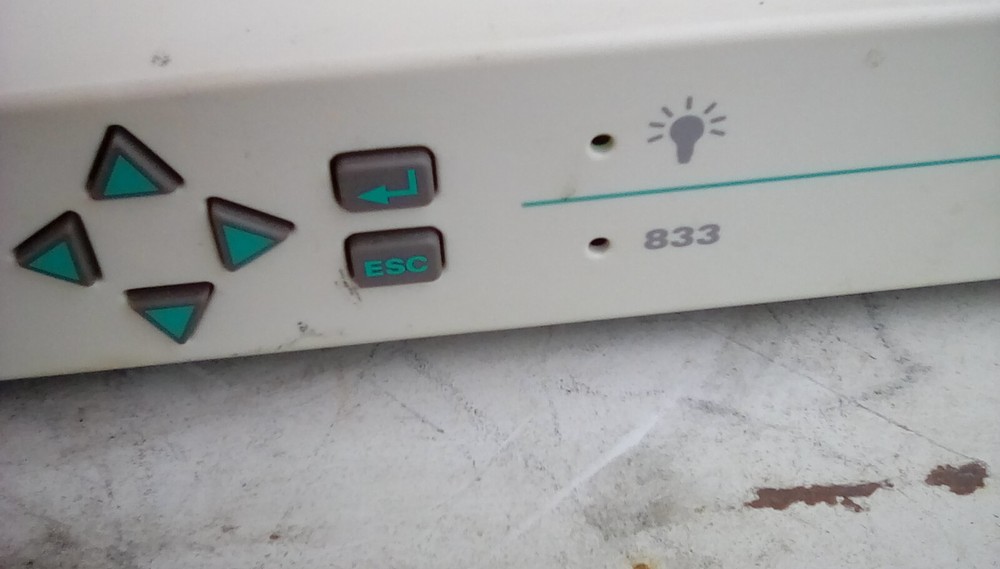 Perle 8 Port Ethernet 833