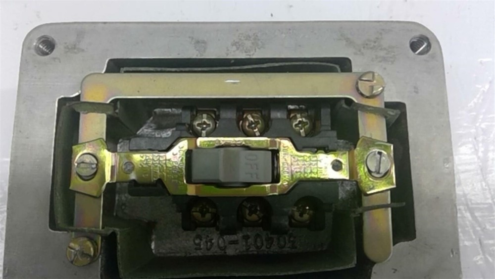 Square D 25190 Manual Motor Starting Switch Broken Toggle Switch