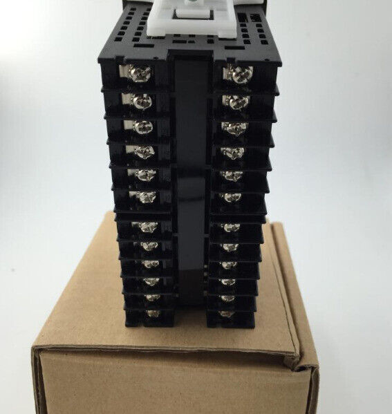 Digital Temperature Controller E5EC-RR2ASM-800 100-240VAC New