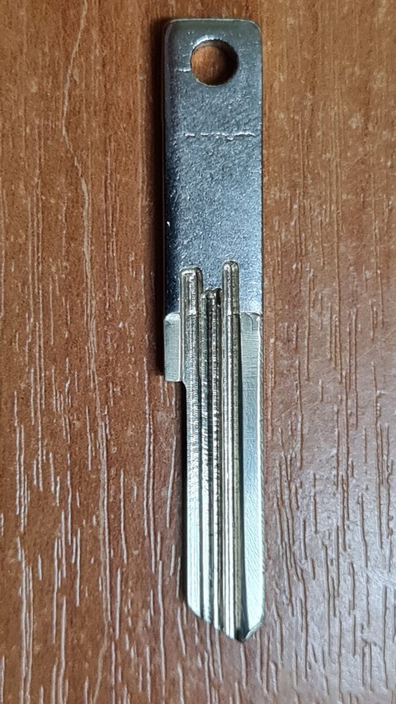 Factory Made uncut key blade for Bentley Arnage, Rolls-Royce Silver Seraph.