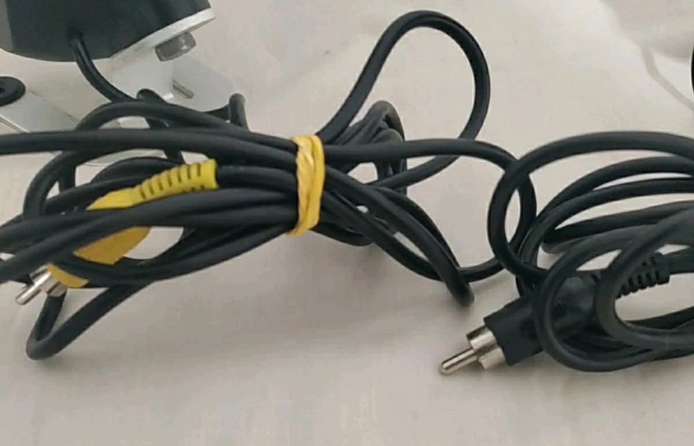 2 Logitech Z-640 Computer System Speakers Yellow & Blk Tested Read Description