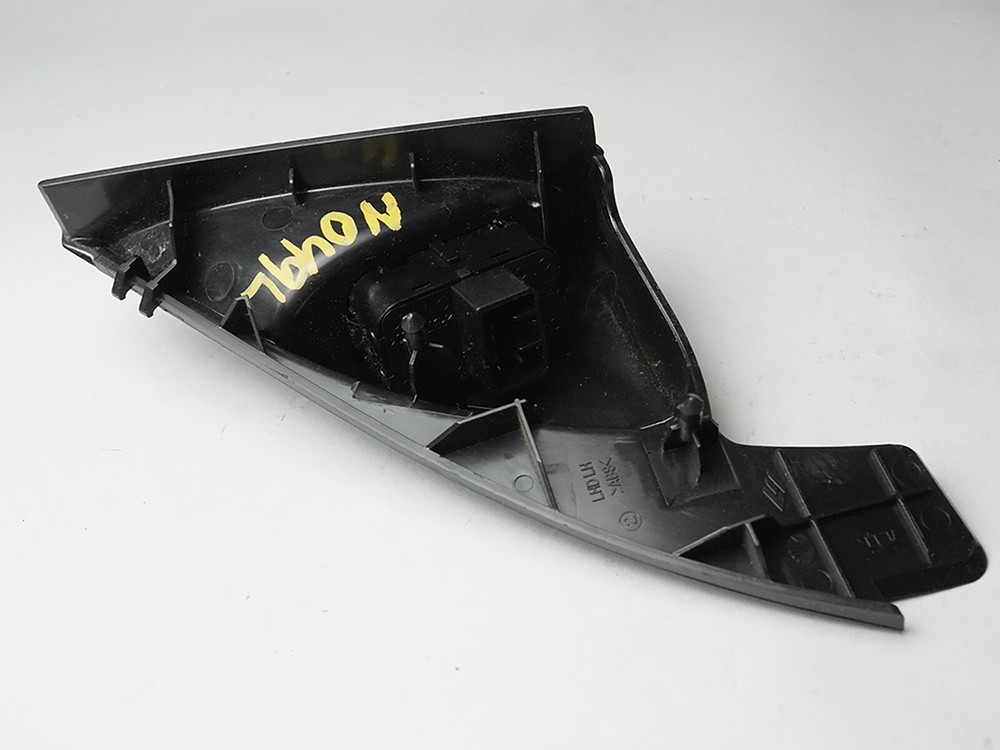 2004 - 2008 Suzuki Forenza Mirror Adjustment Switch Control Side View