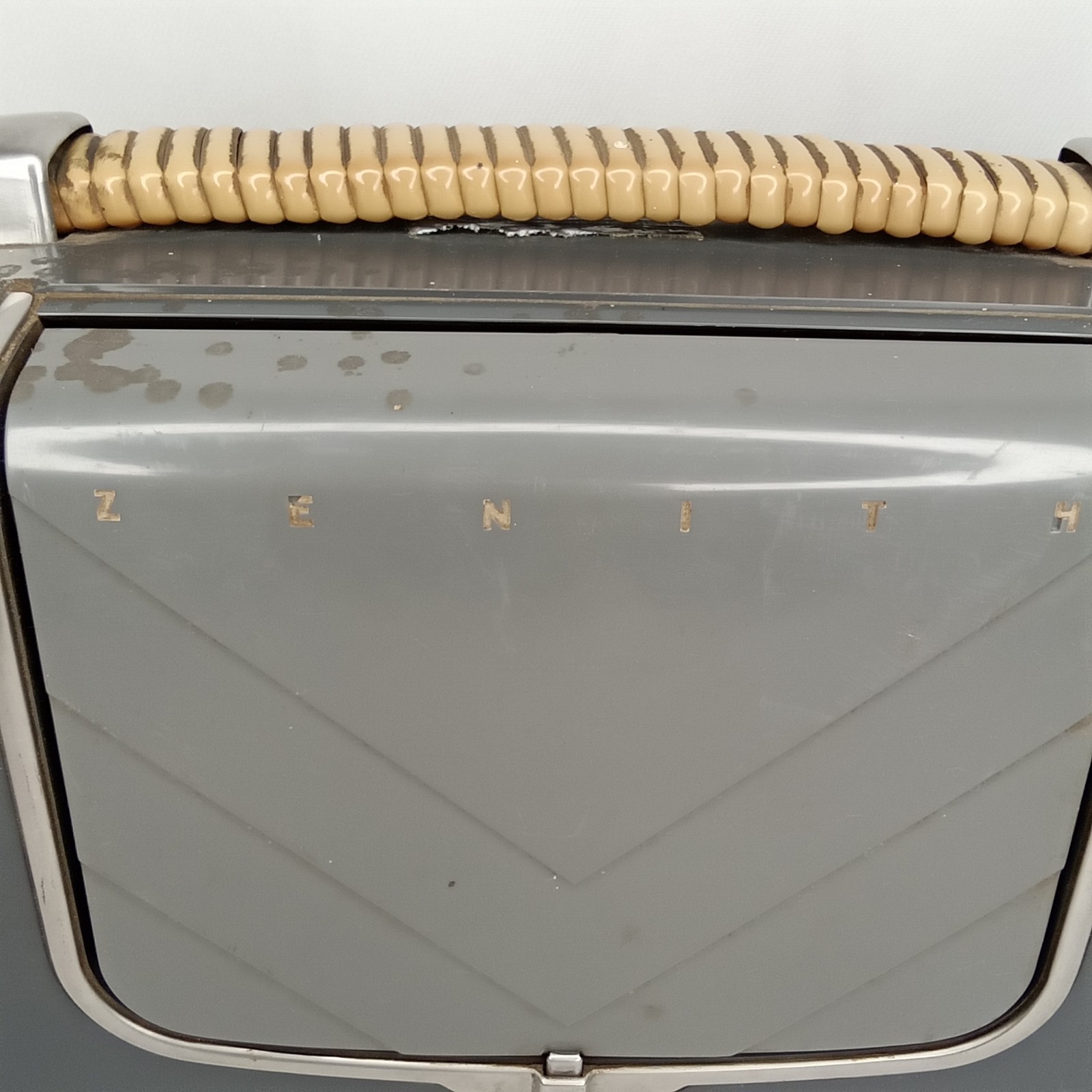 WWII Era Bakelite Portable AM Radio Zenith Tip-Top Holiday Gray 1940s