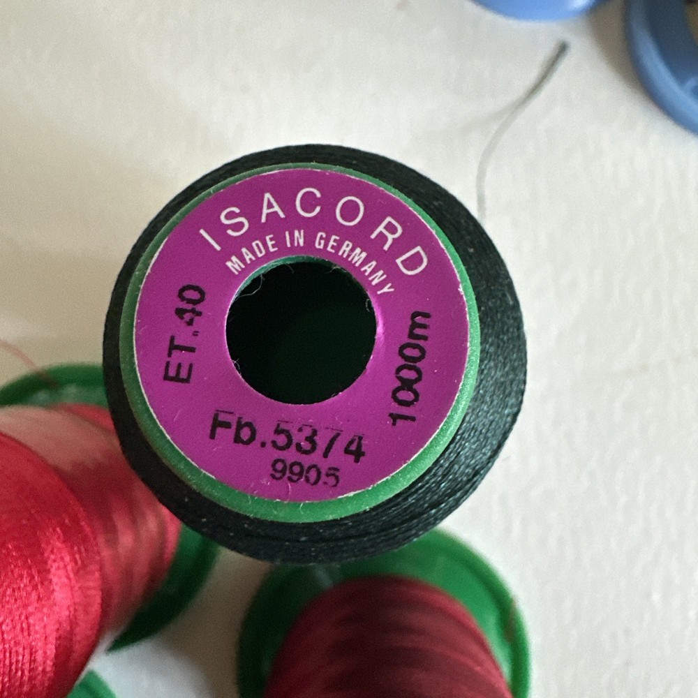 ARC Maxi-lock Isacord Robison-Anton Thread Lot