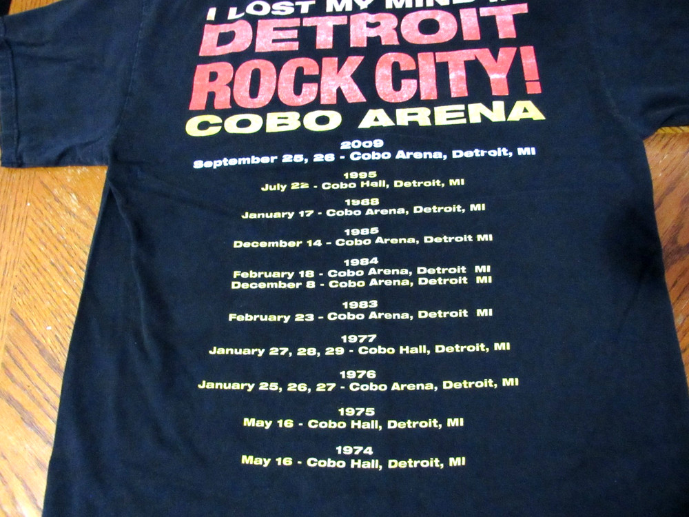 Vtg KISS 2009 COBO L concert t preowned excellent condition