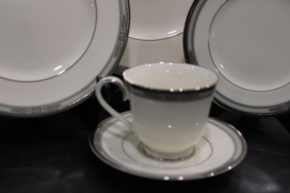 Noritake Fullerton 4 - 5 Pieces Setting 20 Pieces