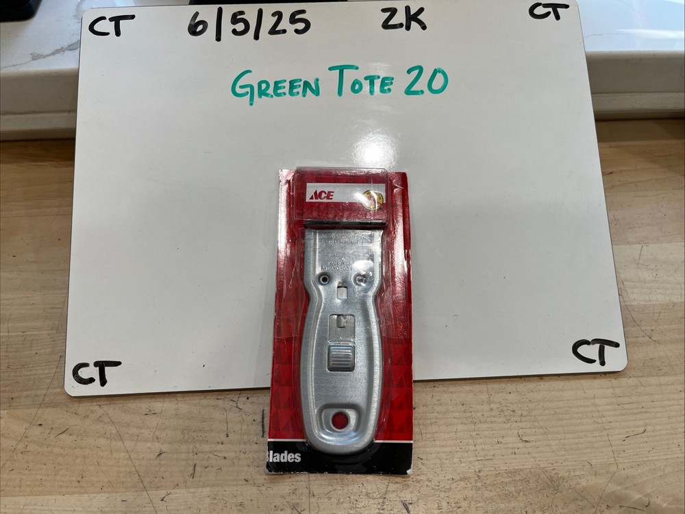 Razor Scraper Retractable Locking Trigger Includes 5 Blades   NEW