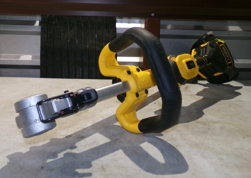 DEWALT DCST922 20V MAX 14 inch Cordless Folding String Trimmer - Tool Only