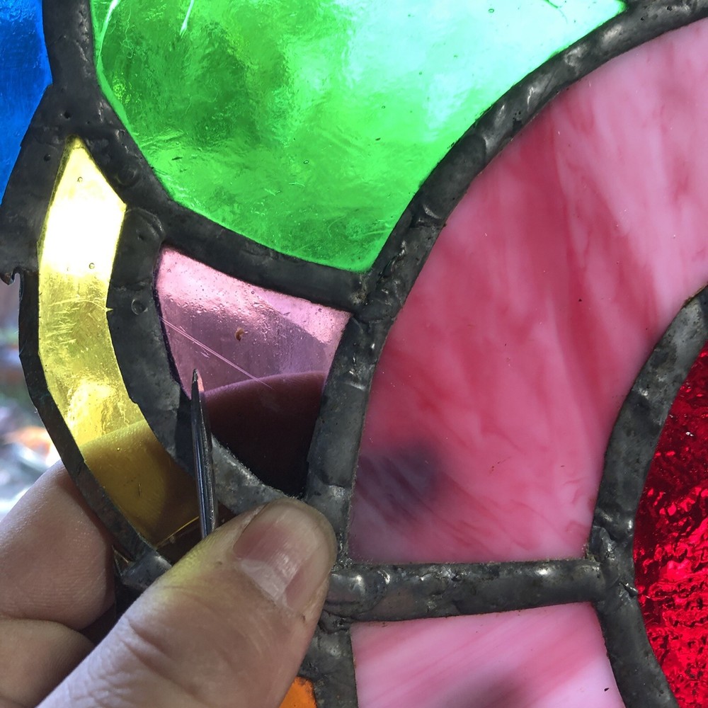 Vintage Stained Glass Oval Shape Design