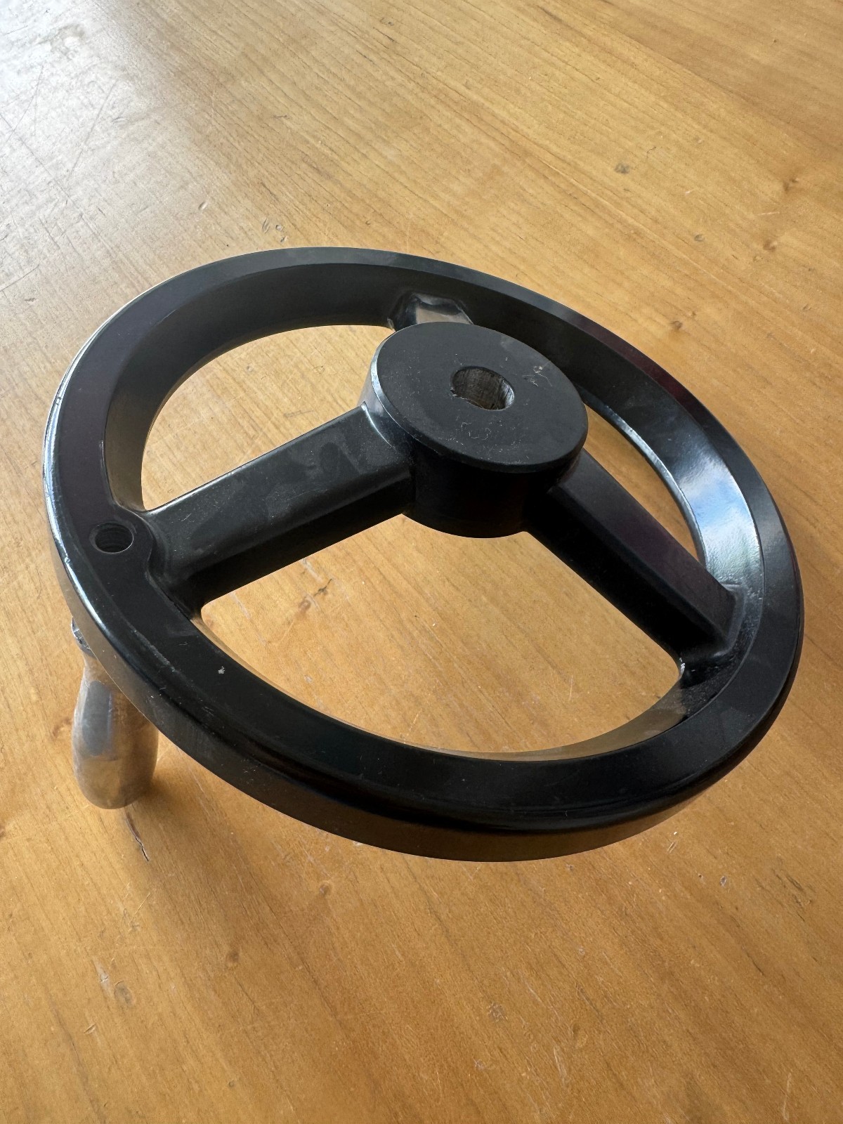 8" aluminum handwheel for 5/8" shaft, 4" swivel handle