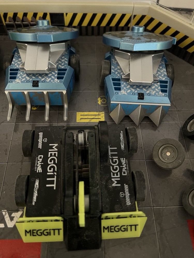 Hexbug Battle Bots Lot Pro Arena Bots Controllers Push Bots