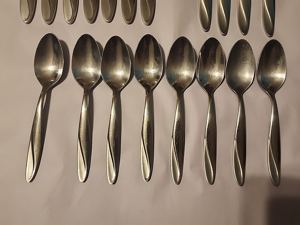 23pc Simmer by Oneida Stainless Flatware- Spoon, Fork, Knife