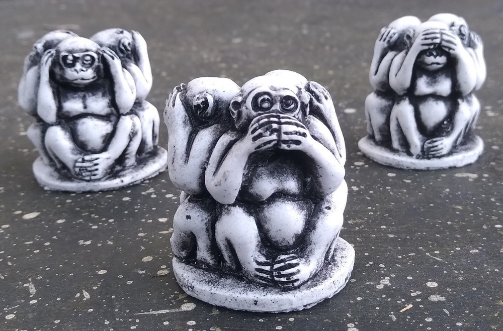 The three monkey decorate the table