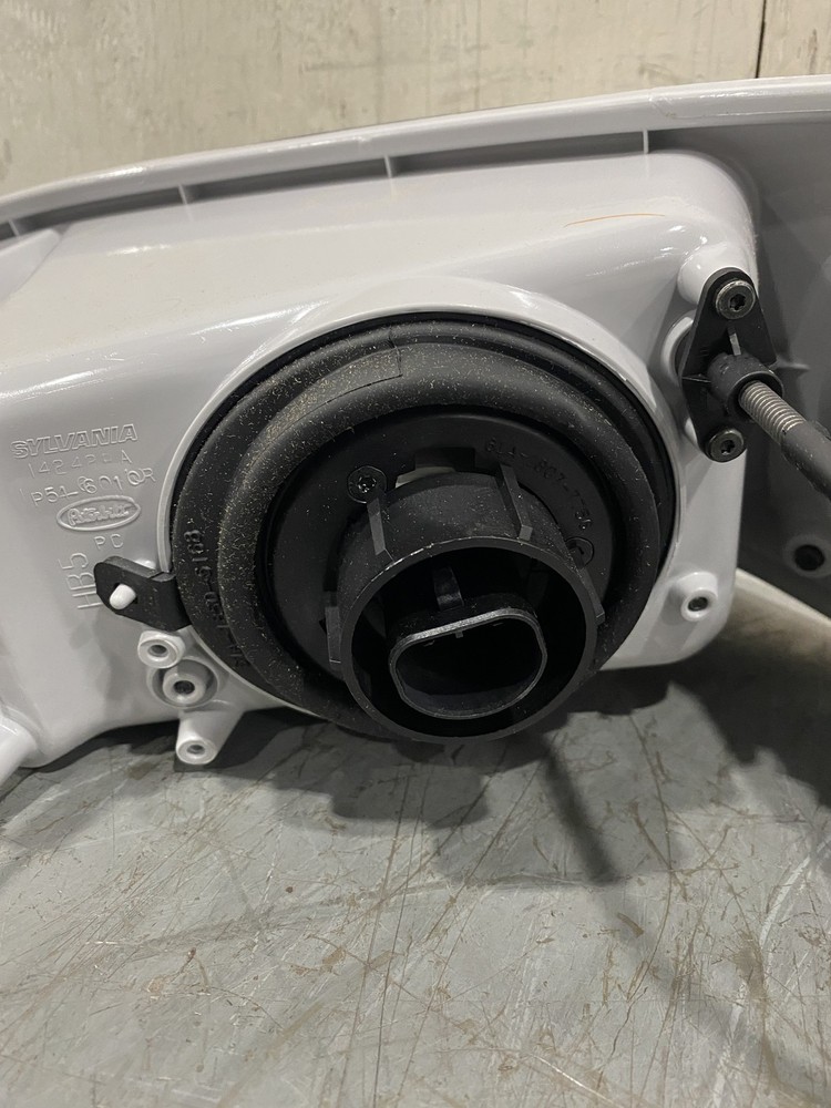 Peterbilt Right Hand Headlamp Assembly P16-09190R