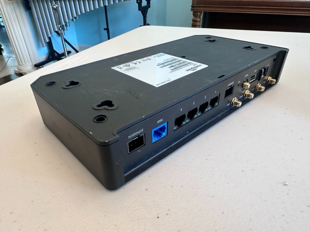 Cradlepoint E300-C18B Wireless Router