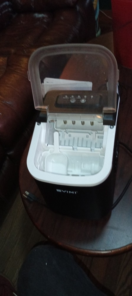 Very Good Condition Evini INTERTEK 5014533 Ice maker