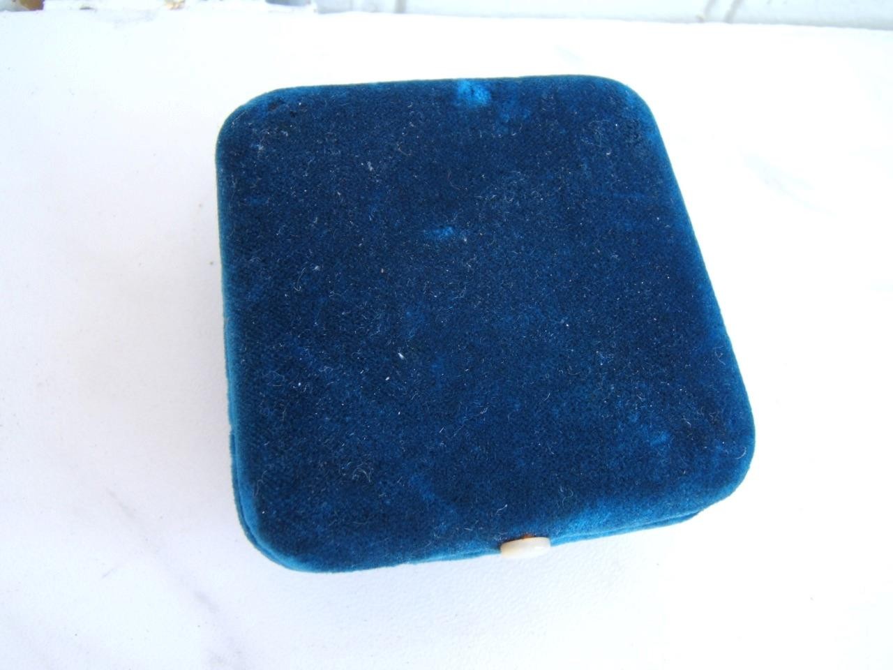 VINTAGE BLUE VELVET MOP JEWELRY PRESENTATION CASE OGDENSBURG, NY