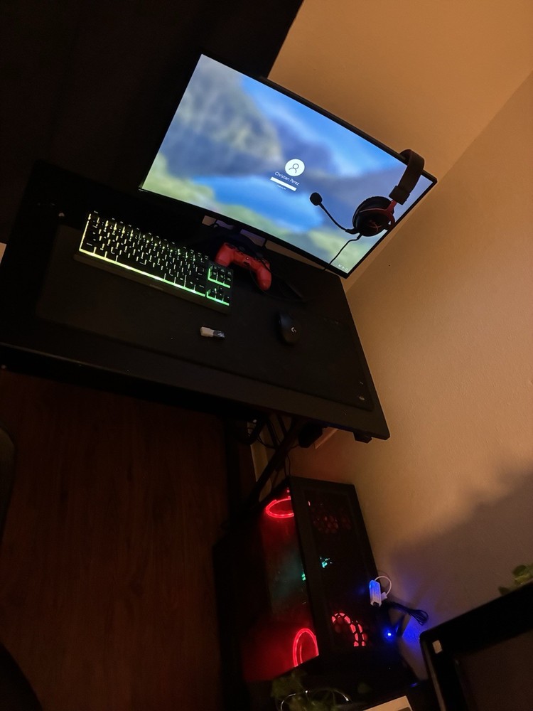 SteelSeries Keyboard, Logitech Mouse, HyperX Headset & Controller PC Bundle