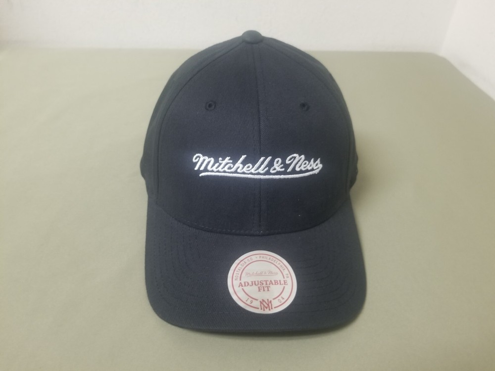 New Mitchell & Ness Flex Fit Low Pro Snapback baseball cap.