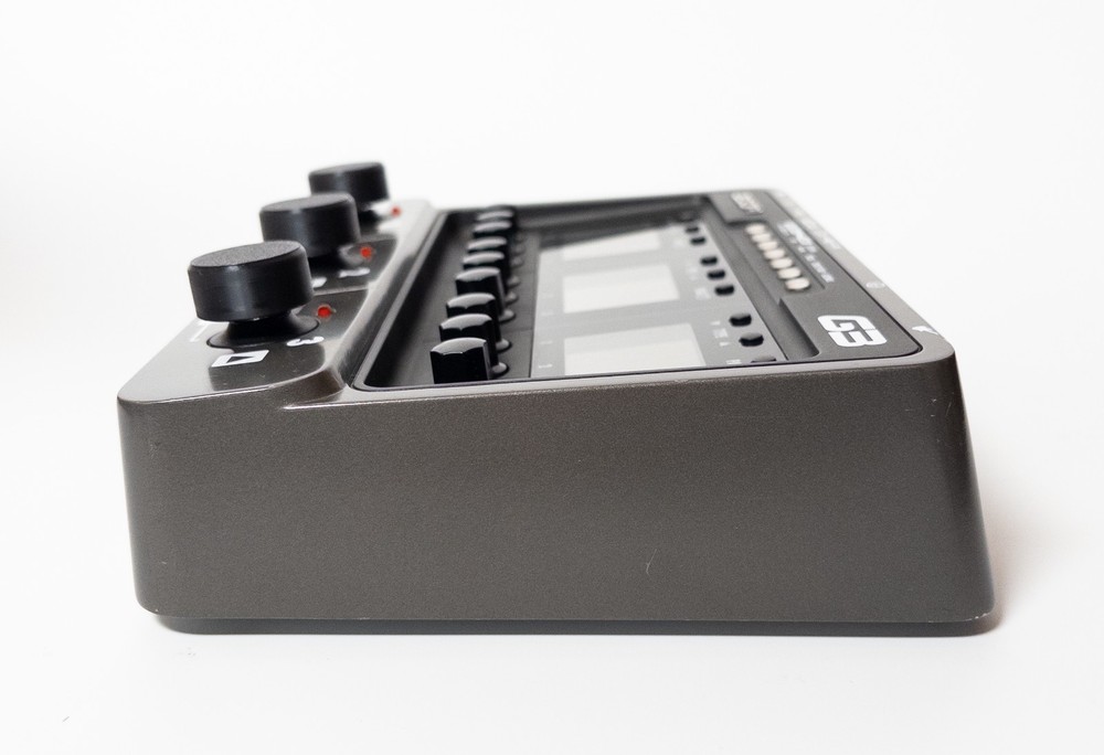 Zoom G3 Effects Processor Tested Working Used w/ adapter box