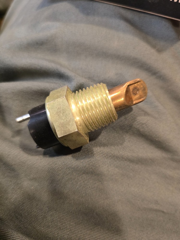 NOS Borg Warner Temperature Sender Switch WT329. TS29