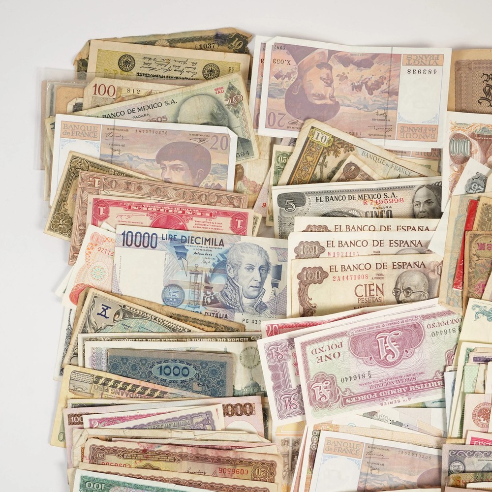 194x Assorted World/Foreign Bank Notes 30562